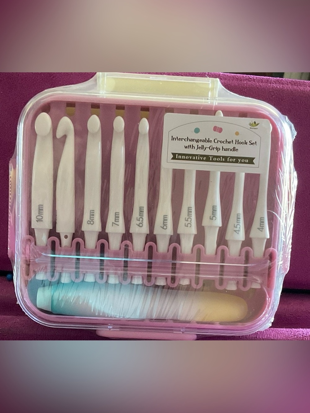 Interchangeable Crochet Hook Set with Jelly-Grip Handle - White and Pink - Picture 3 of 4